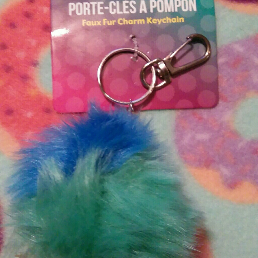 Pom pom keychain